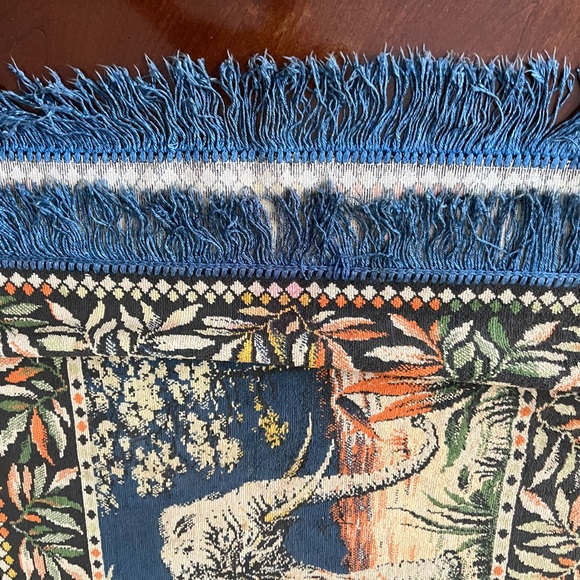 Vintage Elephant Tapestry 44”x 26” w/silk fringe - Picture 5 of 7